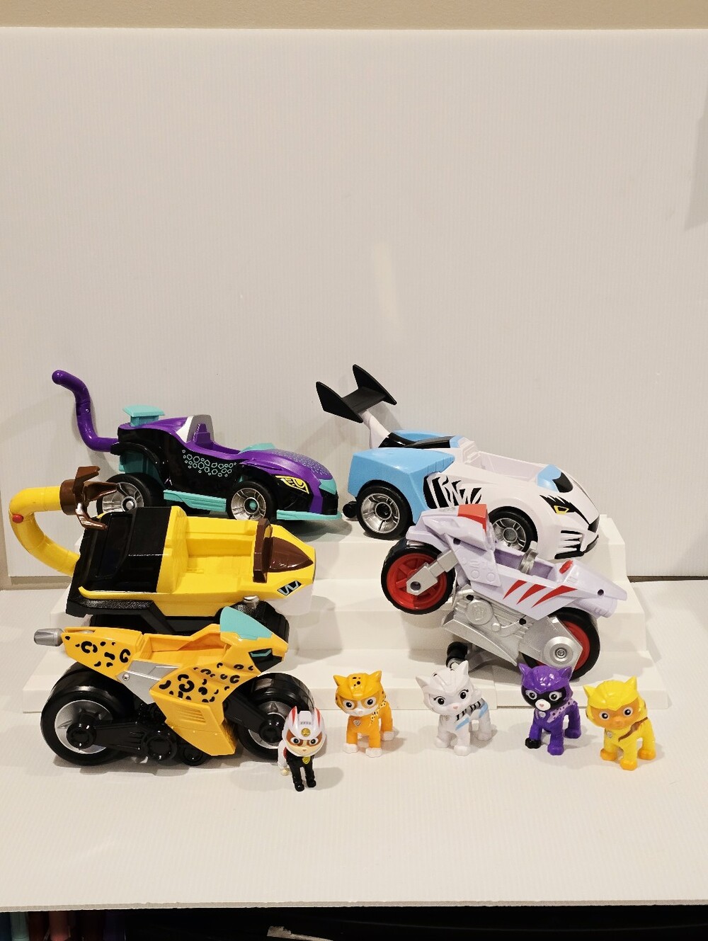 Paw Patrol Cat Pack Vehicle and Figure Set